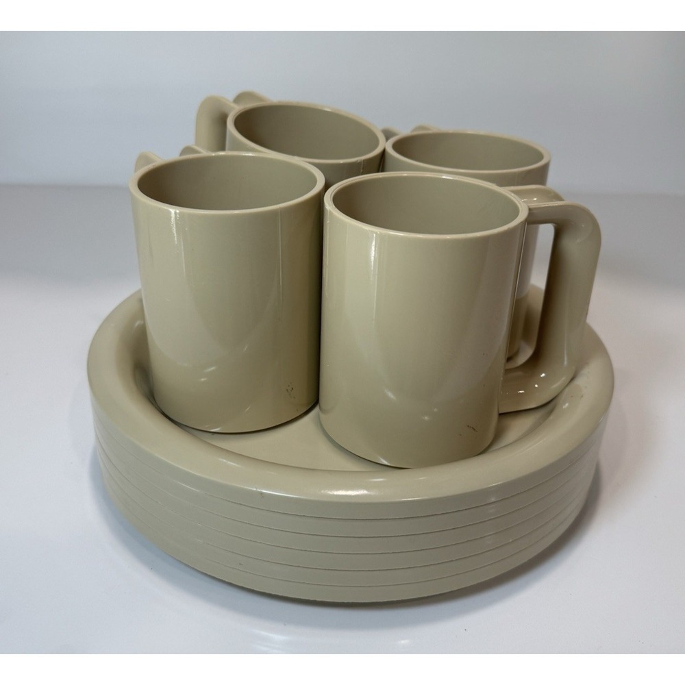 Ingrid Chicago MCM Stackable Plastic 6 Plates 6 Cups Vintage Set Beige